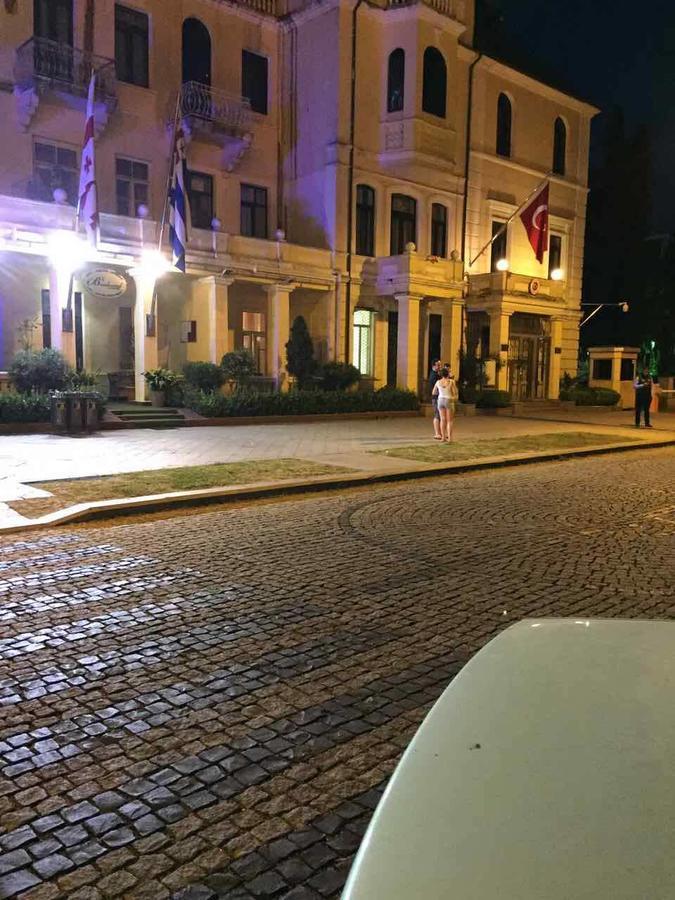 Mar Nero Hostel บาทูมิ ภายนอก รูปภาพ