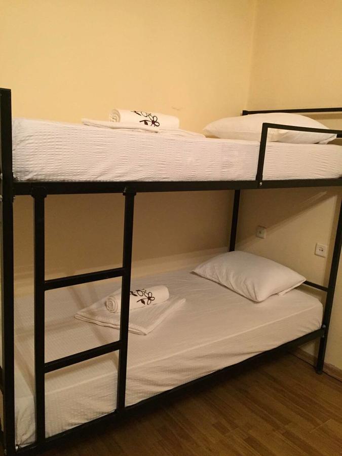 Mar Nero Hostel บาทูมิ ภายนอก รูปภาพ