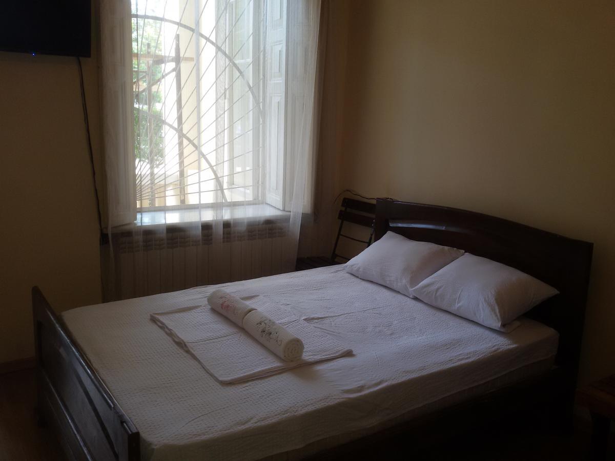 Mar Nero Hostel บาทูมิ ภายนอก รูปภาพ