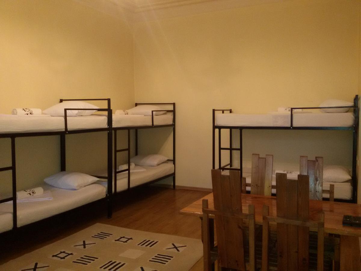 Mar Nero Hostel บาทูมิ ภายนอก รูปภาพ