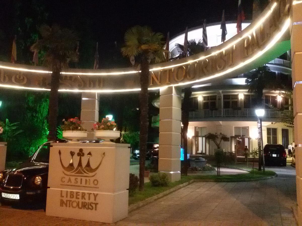 Mar Nero Hostel บาทูมิ ภายนอก รูปภาพ