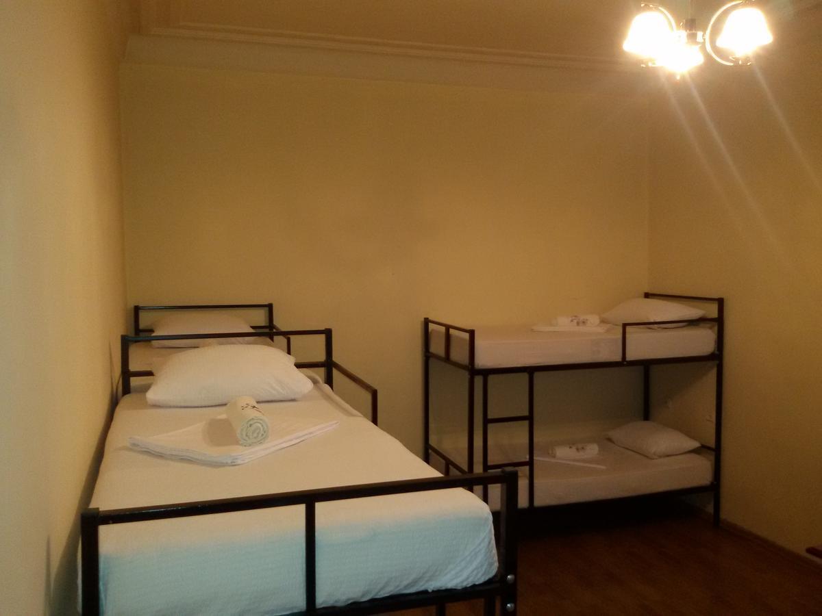 Mar Nero Hostel บาทูมิ ภายนอก รูปภาพ