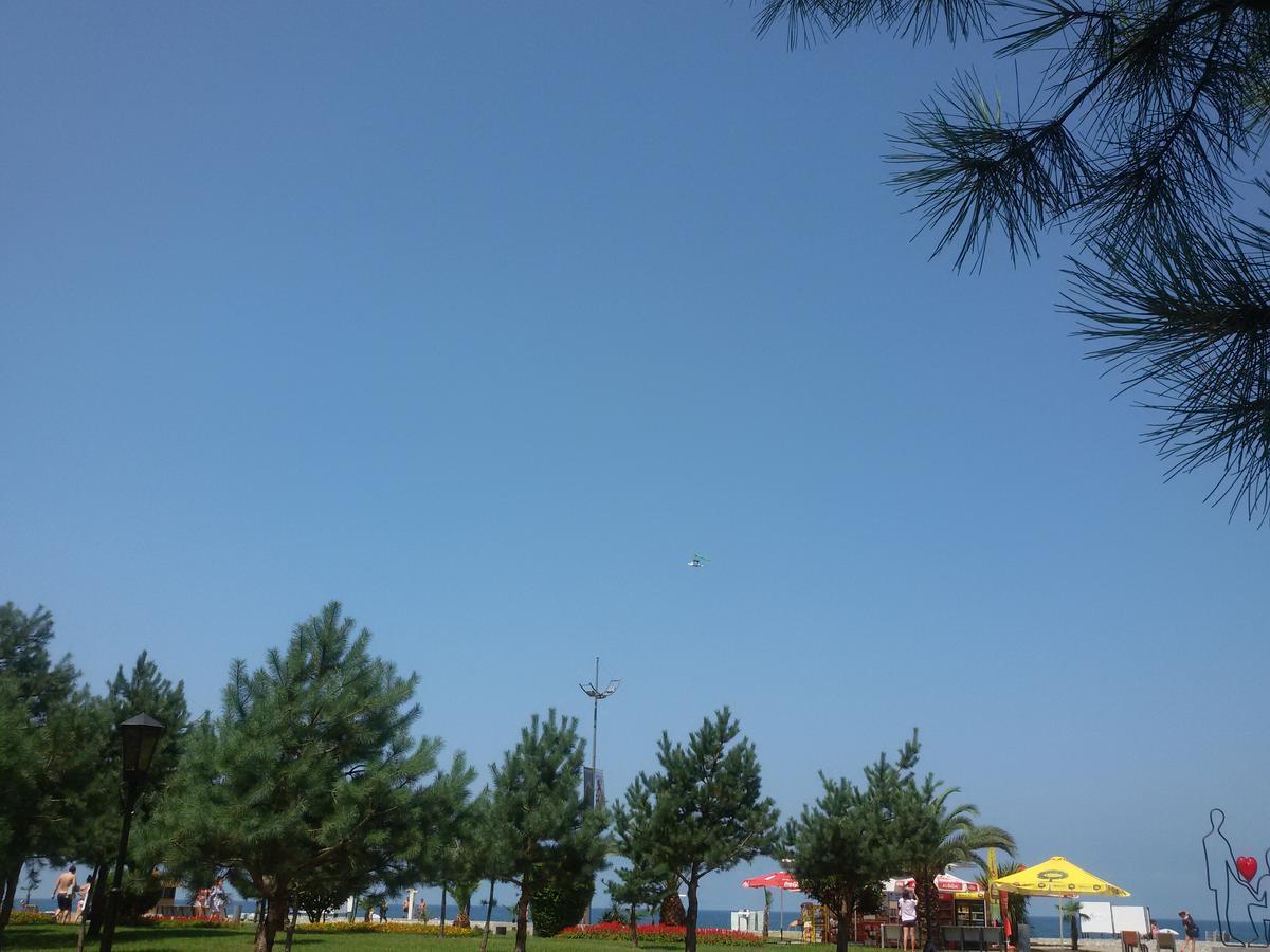 Mar Nero Hostel บาทูมิ ภายนอก รูปภาพ